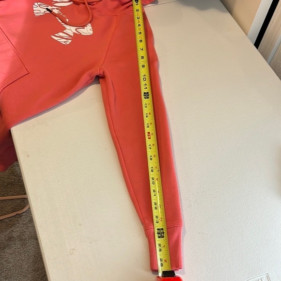 under Armour  hoodie size XS, Cantaloupe color, in good condition - Picture 5 of 6